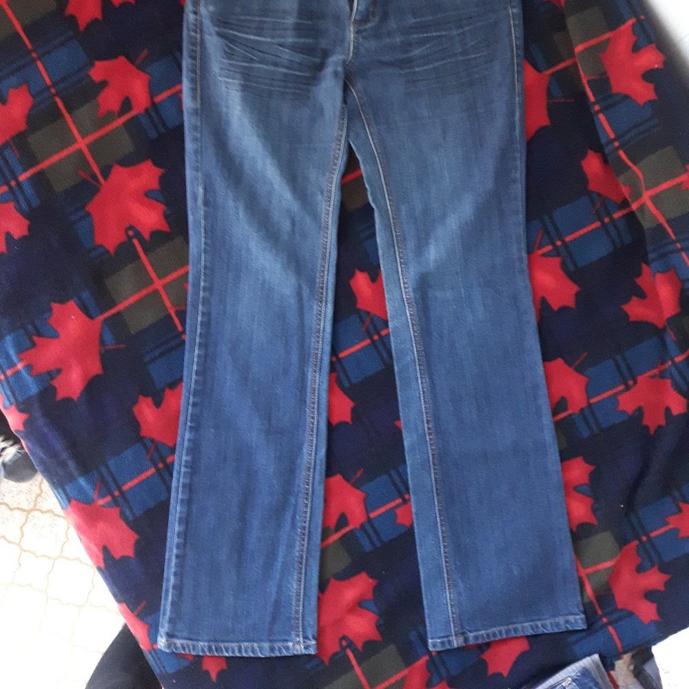 🌸 3 for $20 🌸 Medium Wash Bootcut Jeans - Picture 2 of 7